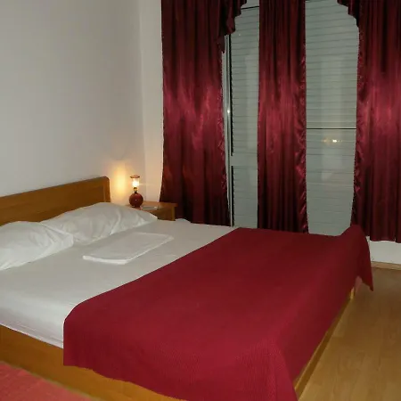 One-bedroom Near Sea 1 * زادار