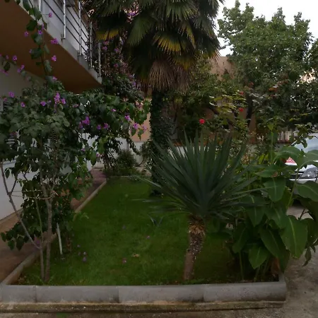 One-bedroom Near Sea 1 زادار