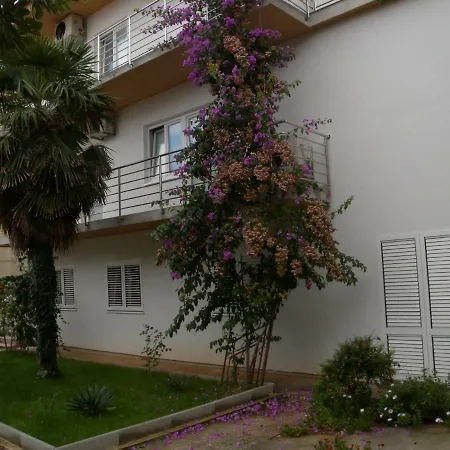 شقة One-bedroom Near Sea 1